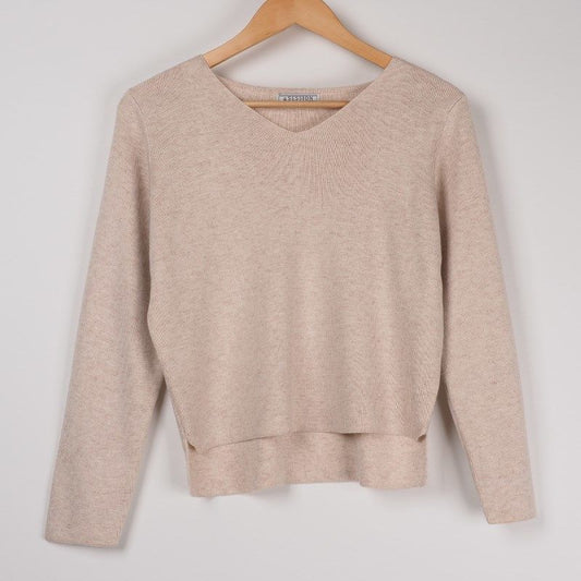シンプルVネックニット