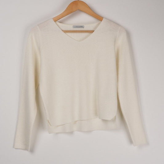 シンプルVネックニット