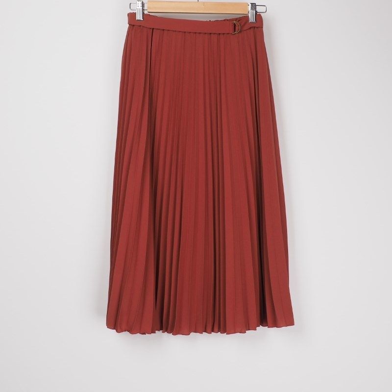 細かいプリーツスカート