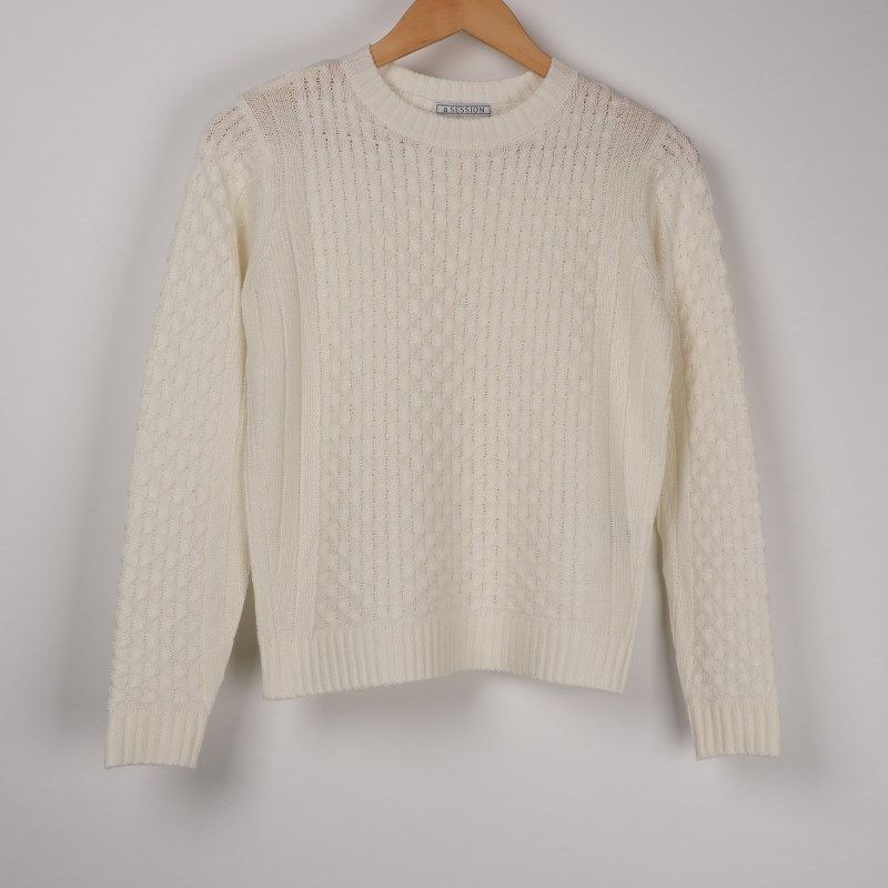 蜂の巣柄ケーブル編みニット