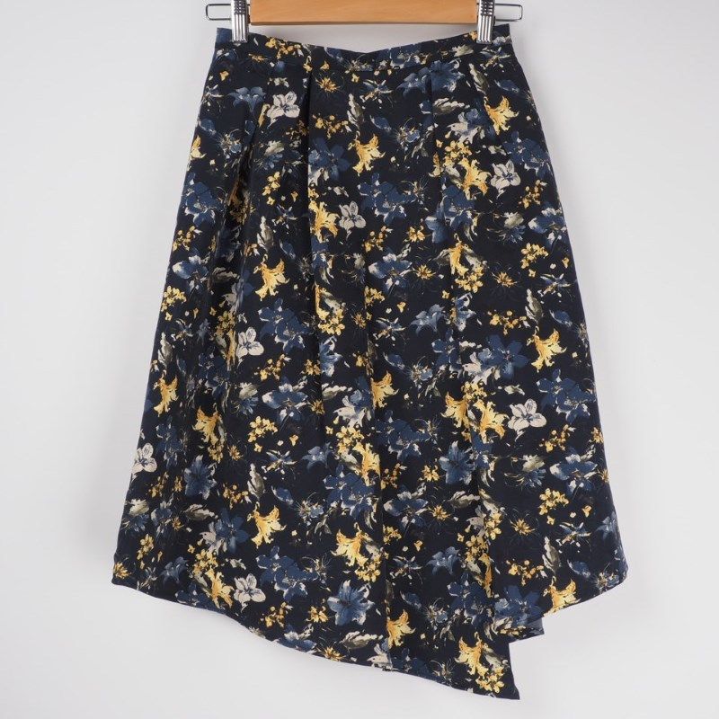 ボタニカル花柄スカート