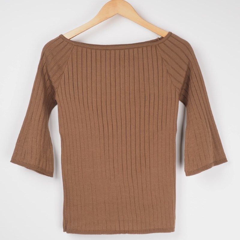 ボートネックニット