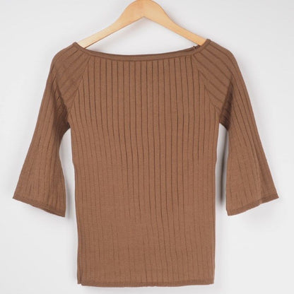 ボートネックニット