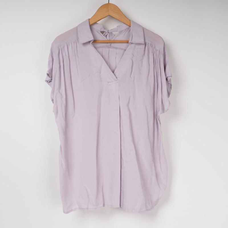 とろみ素材スキッパーカラーブラウス