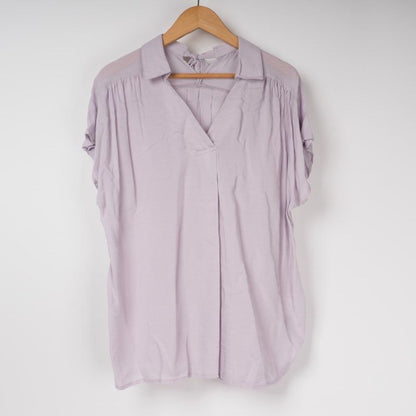 とろみ素材スキッパーカラーブラウス