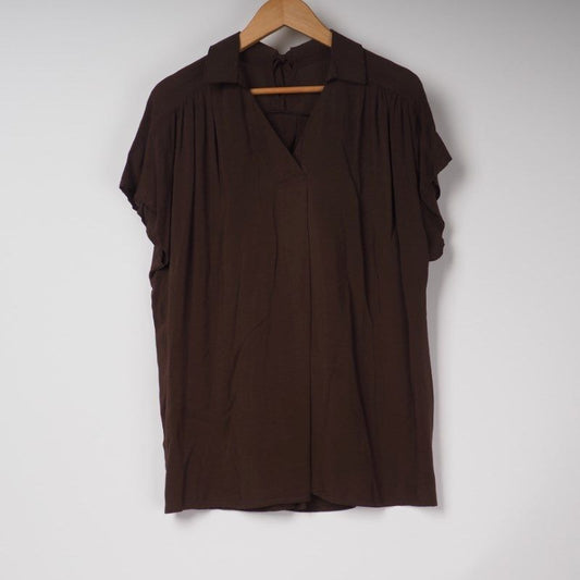 とろみ素材スキッパーカラーブラウス