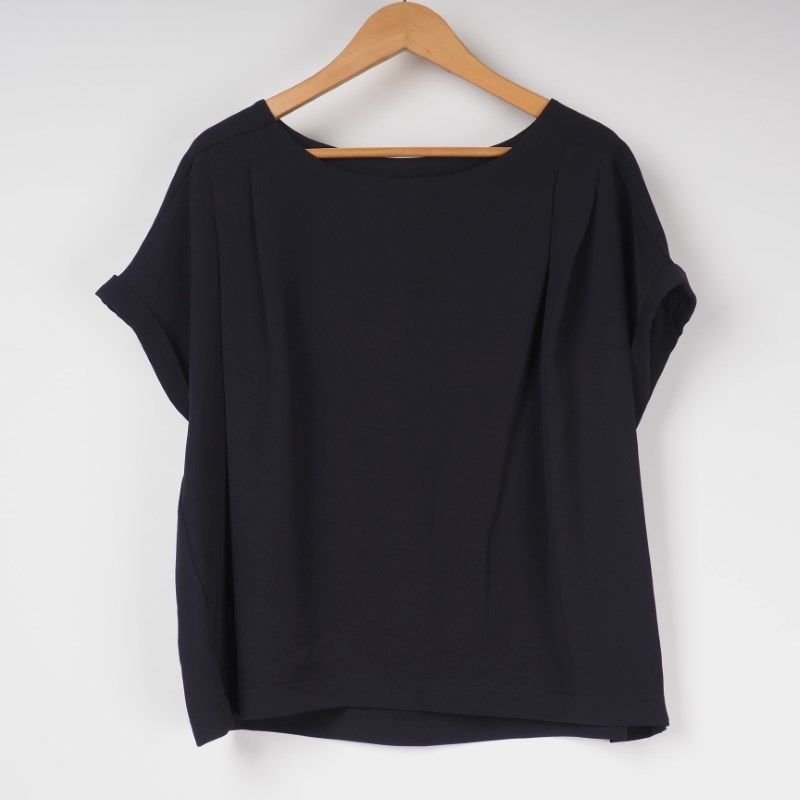 タックブラウス