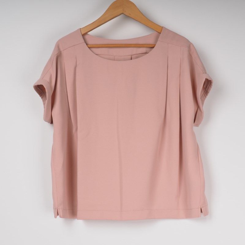 タックブラウス