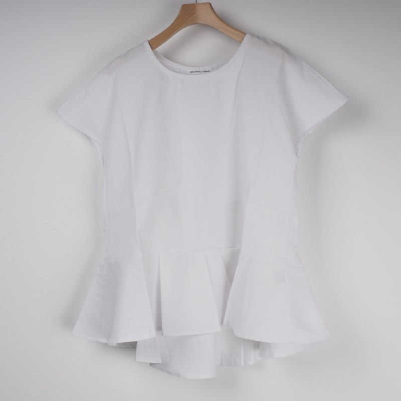 ペプラムデザインブラウス