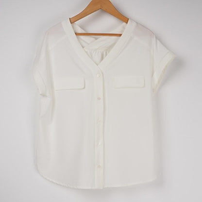 ギャザー入りバックVネックブラウス