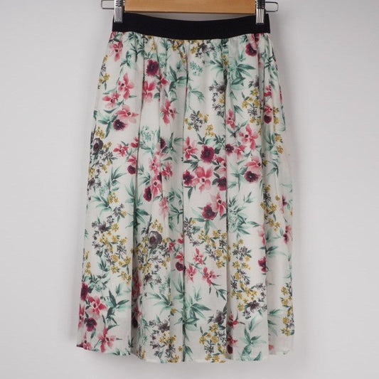 ボタニカル柄フレアスカート