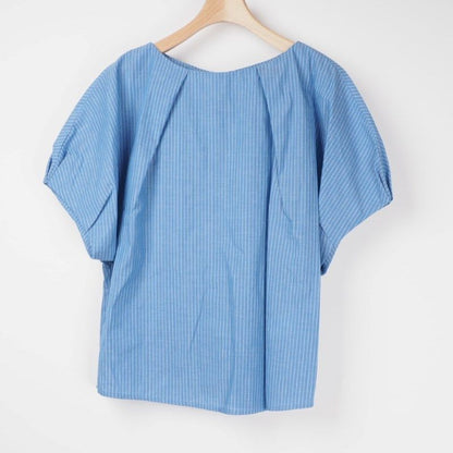 ピンストライプボリュームブラウス