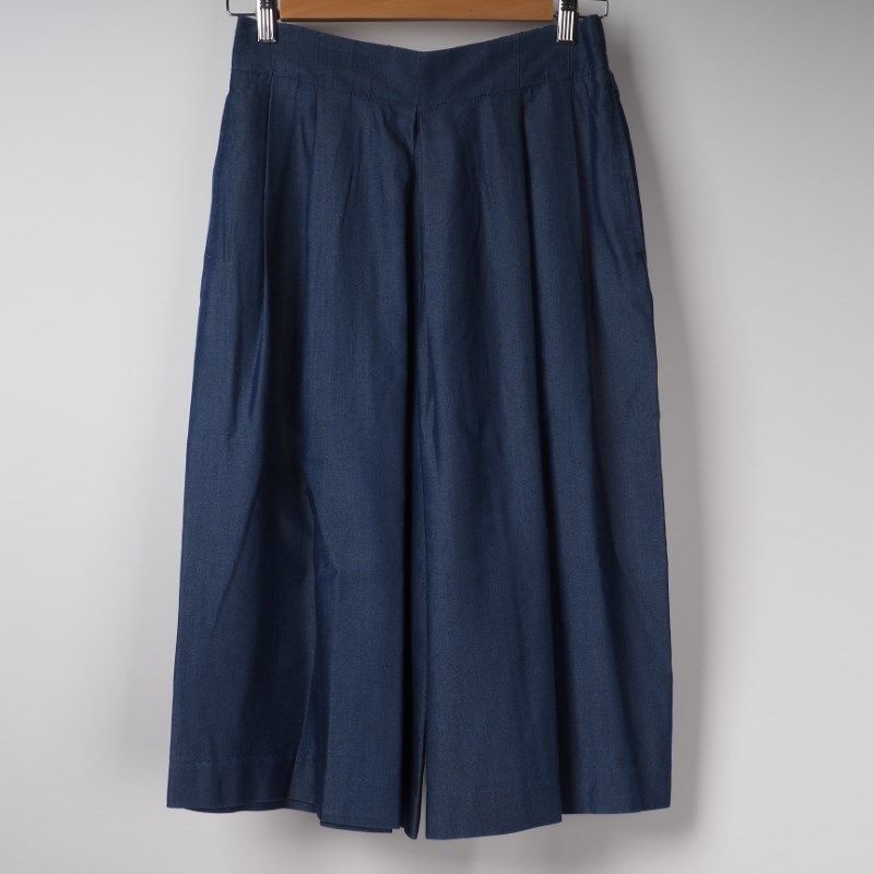 タック入りフレアパンツ