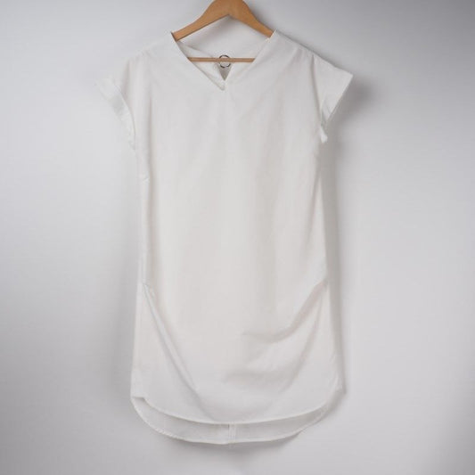 バックデザインストレートワンピース