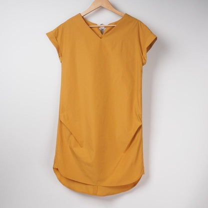 バックデザインストレートワンピース