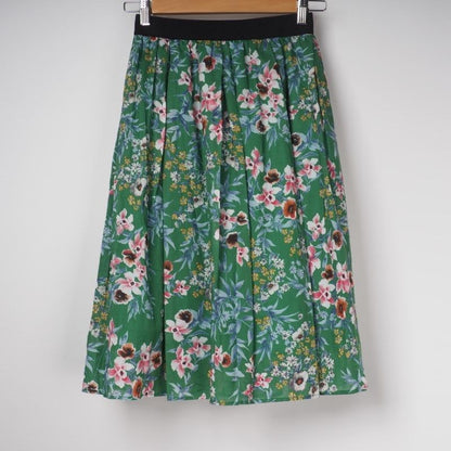 ボタニカル柄フレアスカート