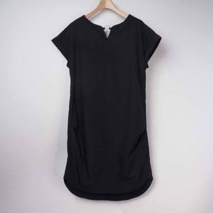 バックデザインストレートワンピース