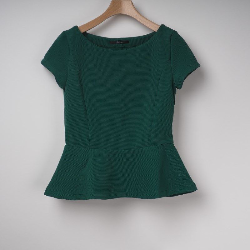 ボートネックペプラムブラウス