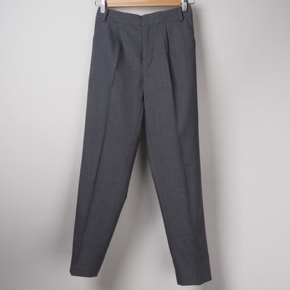 センタープレステーパードパンツ