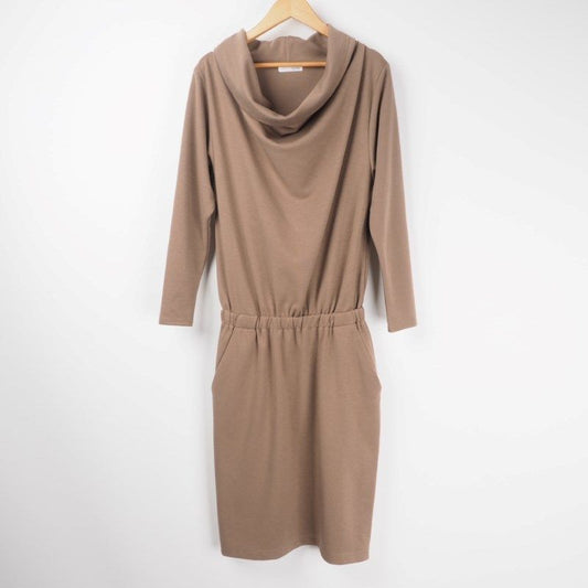 ドレープ胸元ワンピース