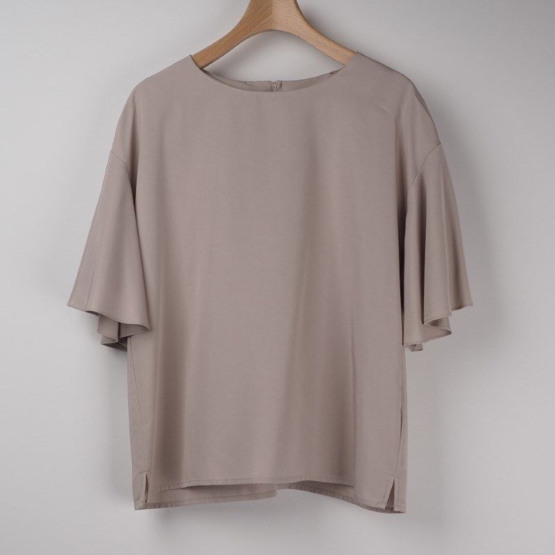 フリルスリーブブラウス