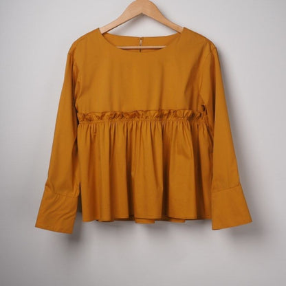 ギャザーフリルフレアブラウス