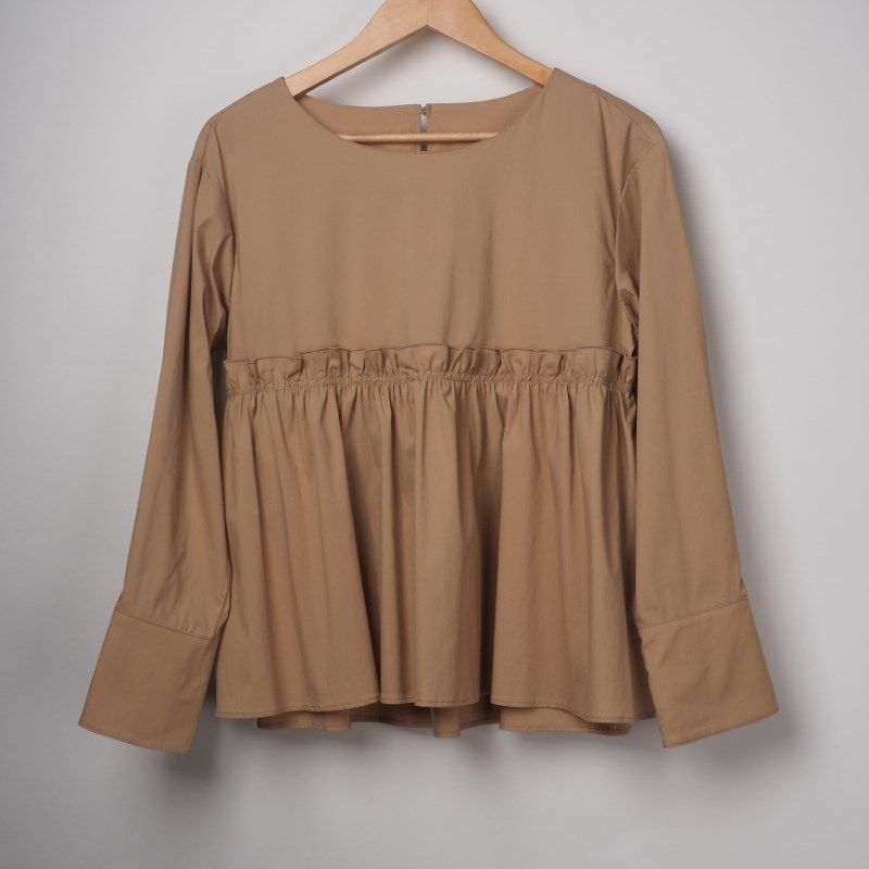 ギャザーフリルフレアブラウス