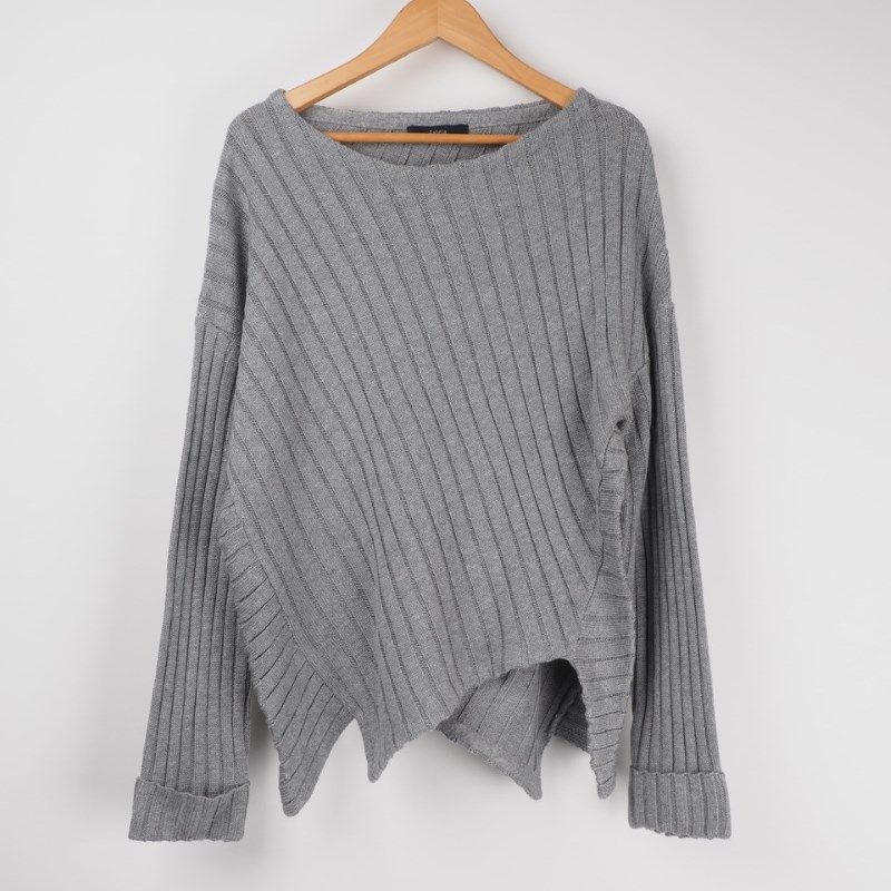 編み地切り替えイレギュラーヘムニット