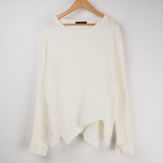 編み地切り替えイレギュラーヘムニット