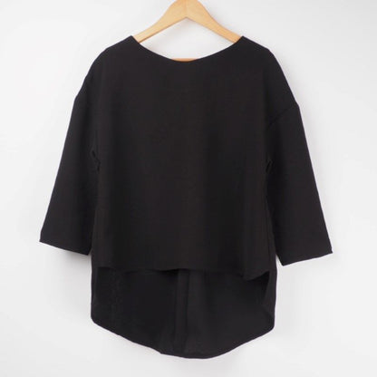 バック裾丈長めブラウス