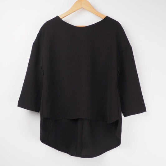 バック裾丈長めブラウス