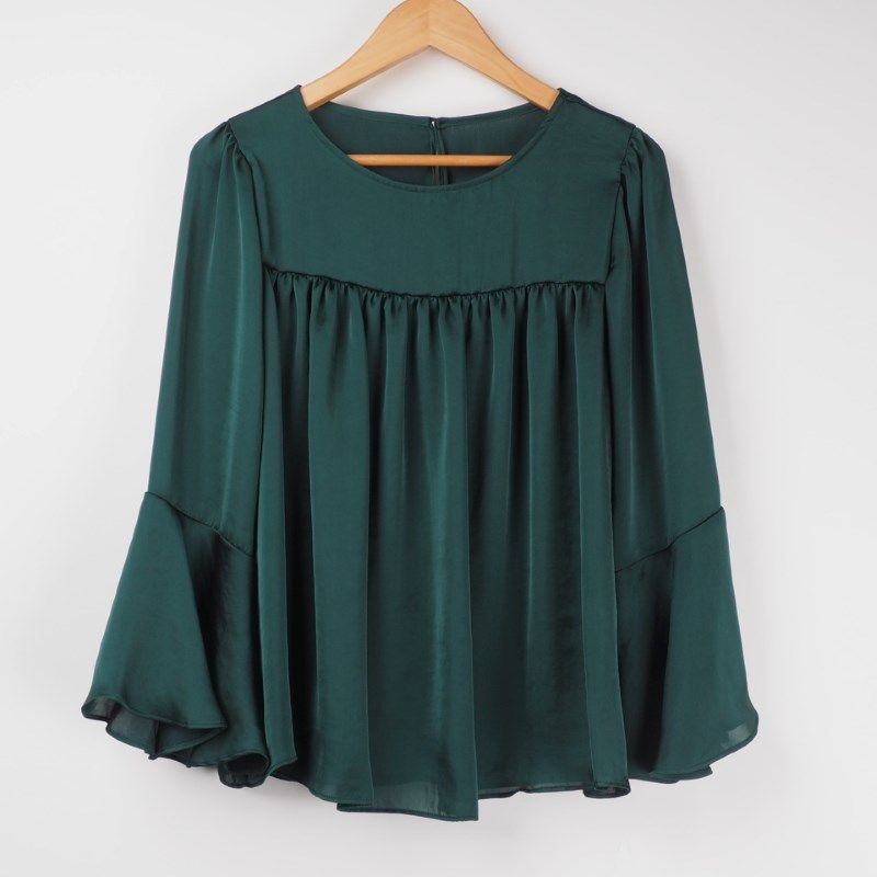 ヴィンテージサテンフレアスリーブブラウス