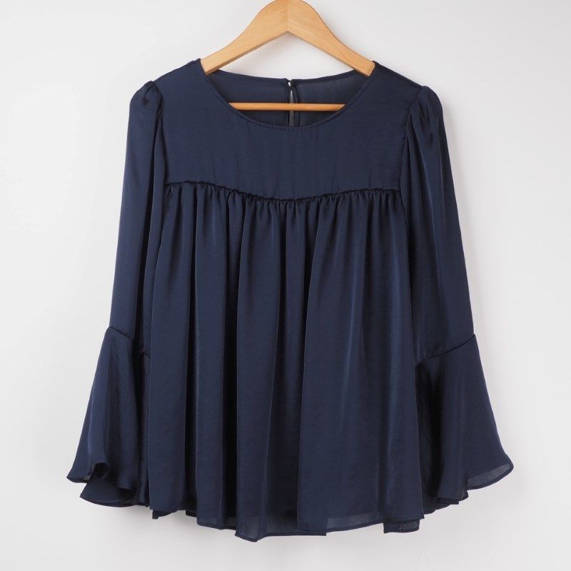 ヴィンテージサテンフレアスリーブブラウス