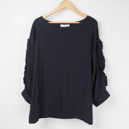 袖フリルボートネックブラウス