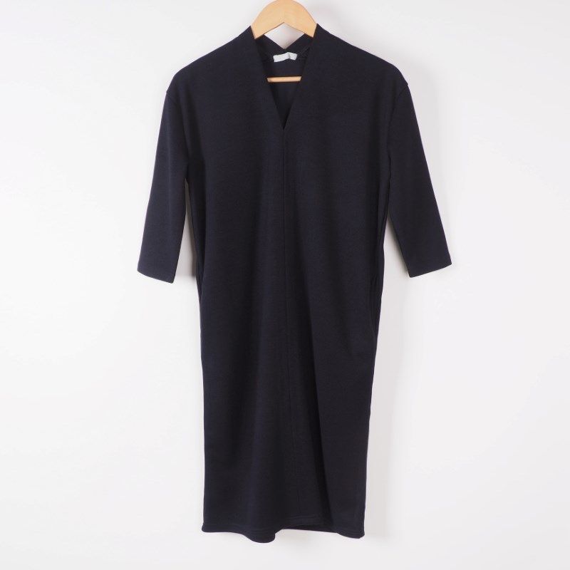 Vネックシンプルワンピース