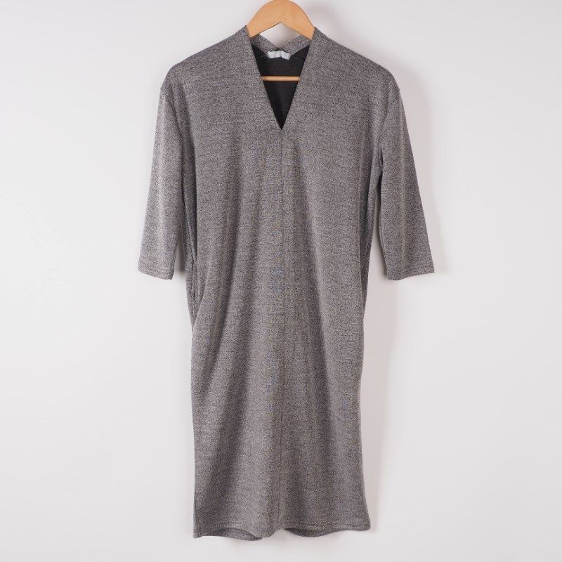 Vネックシンプルワンピース