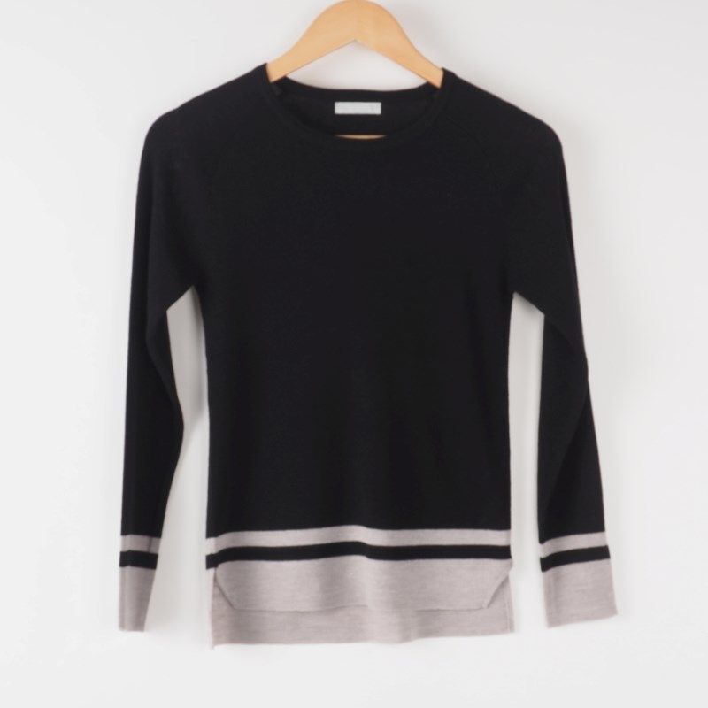 裾バイカラーラウンドネックニット