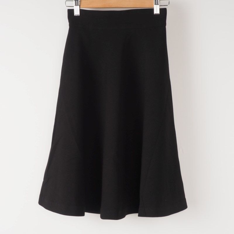 ポケット付きフレアスカート