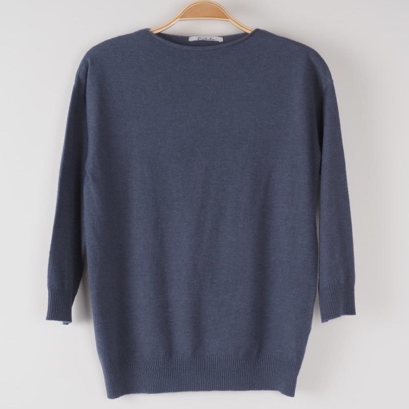 切りっぱなしデザインニット