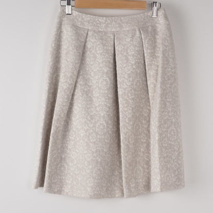 シックな柄のタック入りスカート