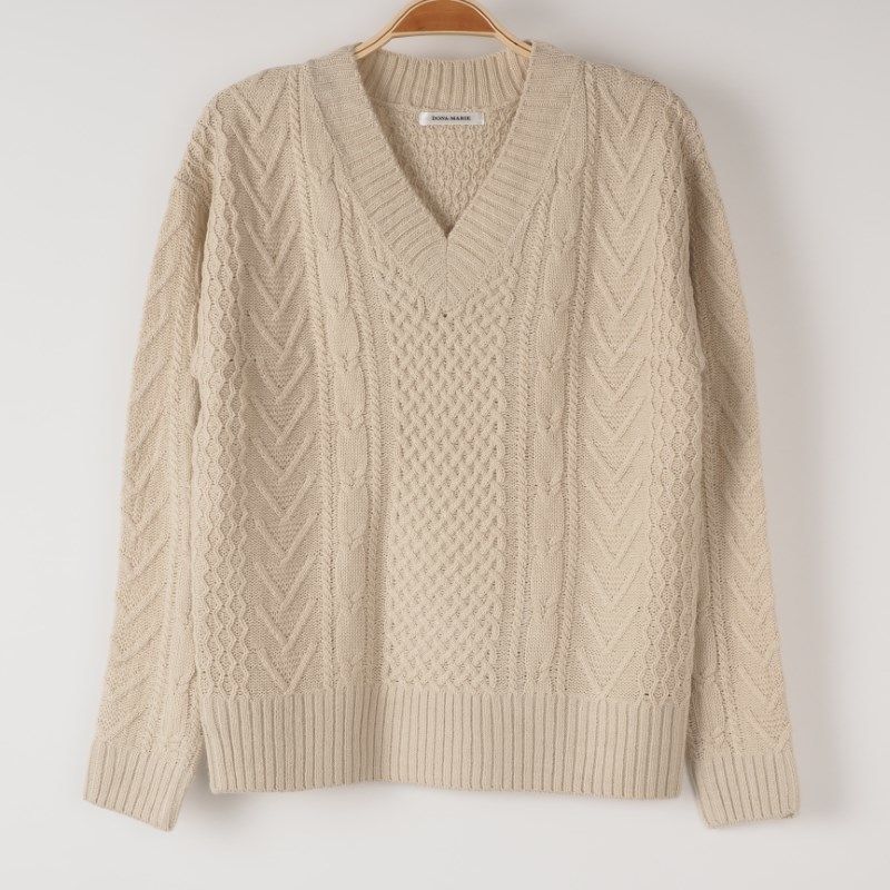 Vネックローゲージニット