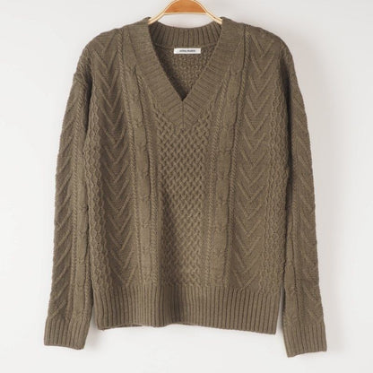 Vネックローゲージニット