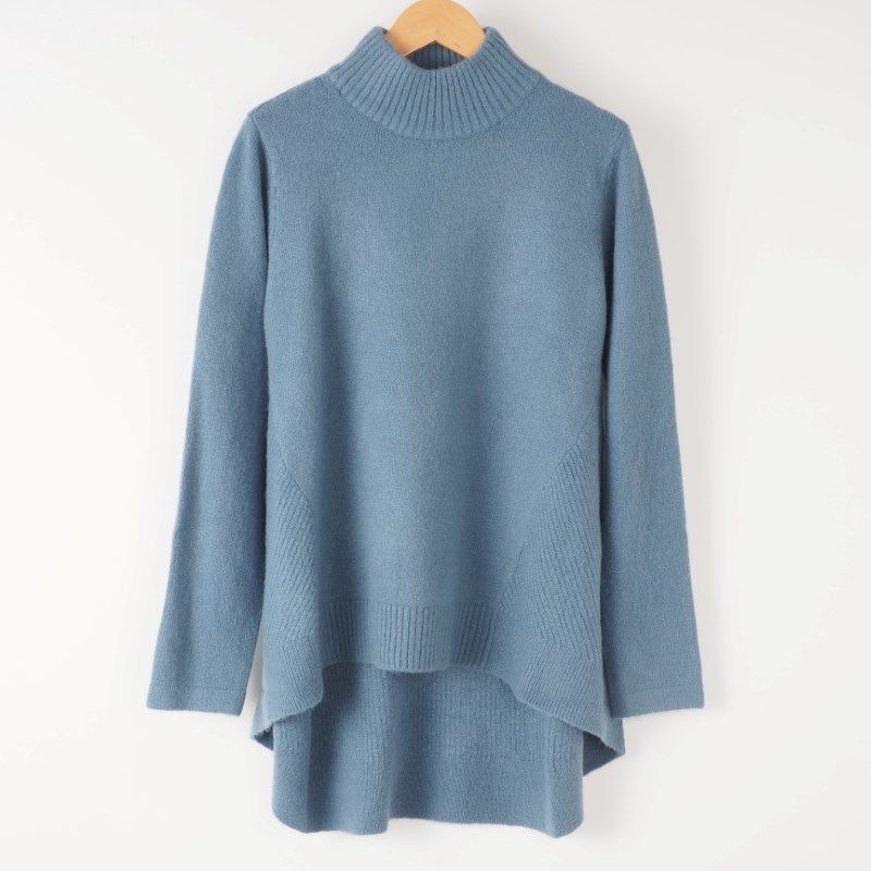 ボトルネックゆったりニット