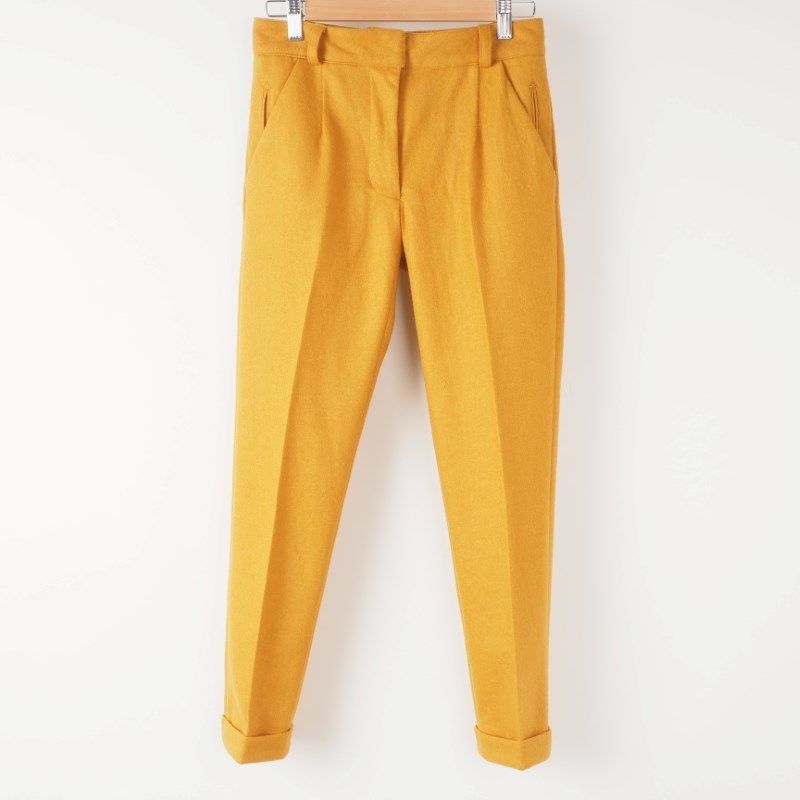 センタープレステーパードパンツ