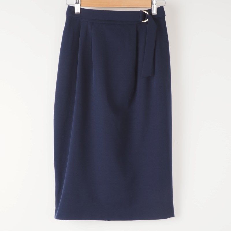 共地ベルト付きタイトスカート