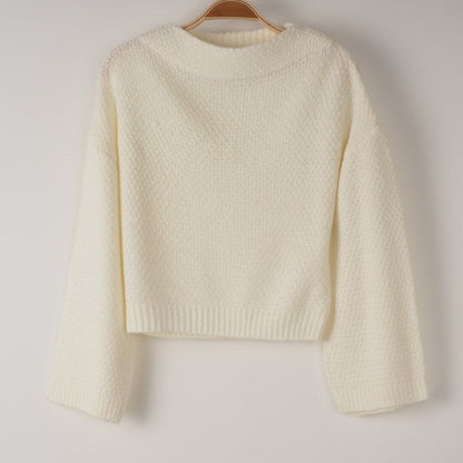 柔らかい素材のハイネックニット