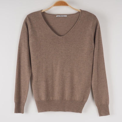 シンプルVネックニット