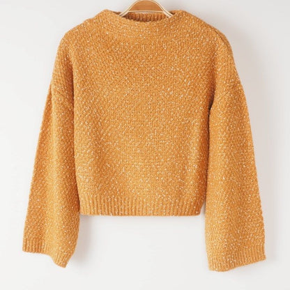 柔らかい素材のハイネックニット