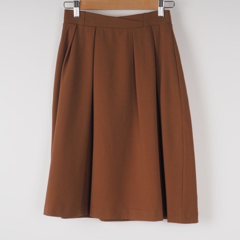 ウエストデザインタック入りフレアスカート