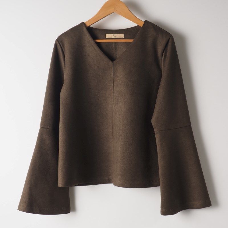 フェイクスエードVネックブラウス